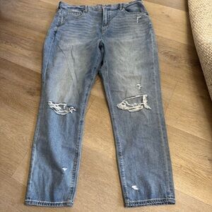 NWT  American Eagle Light Wash Distressed Denim Mom Jeans